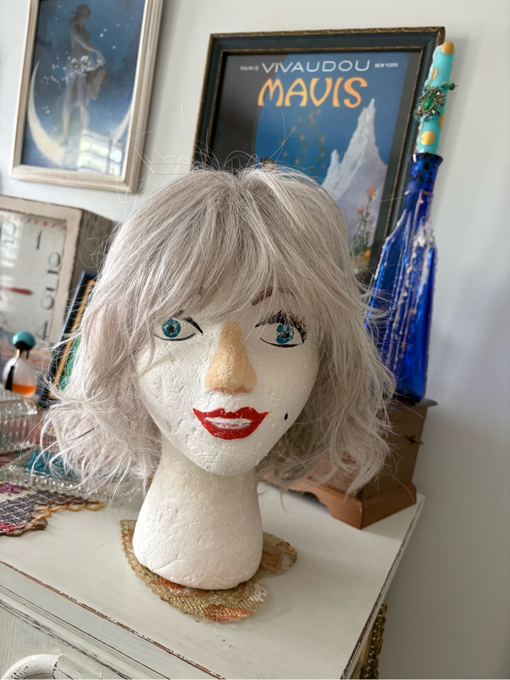 Hairdo Breezy Wave Cut Silver Mist Wig R56/60
Wavy bob style